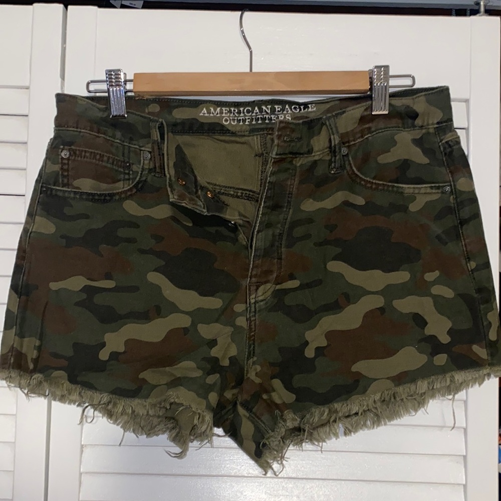 American Eagle Camo Hugh Waisted Shorts